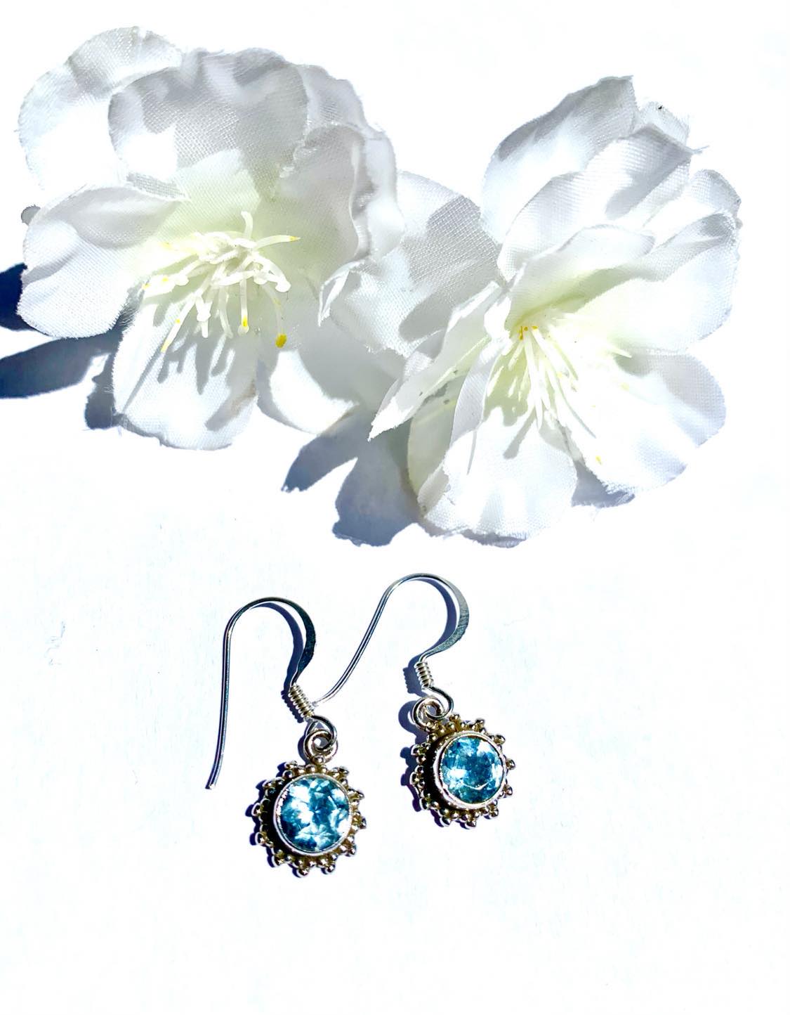 Dainty Silver Gemstone Earings Flower