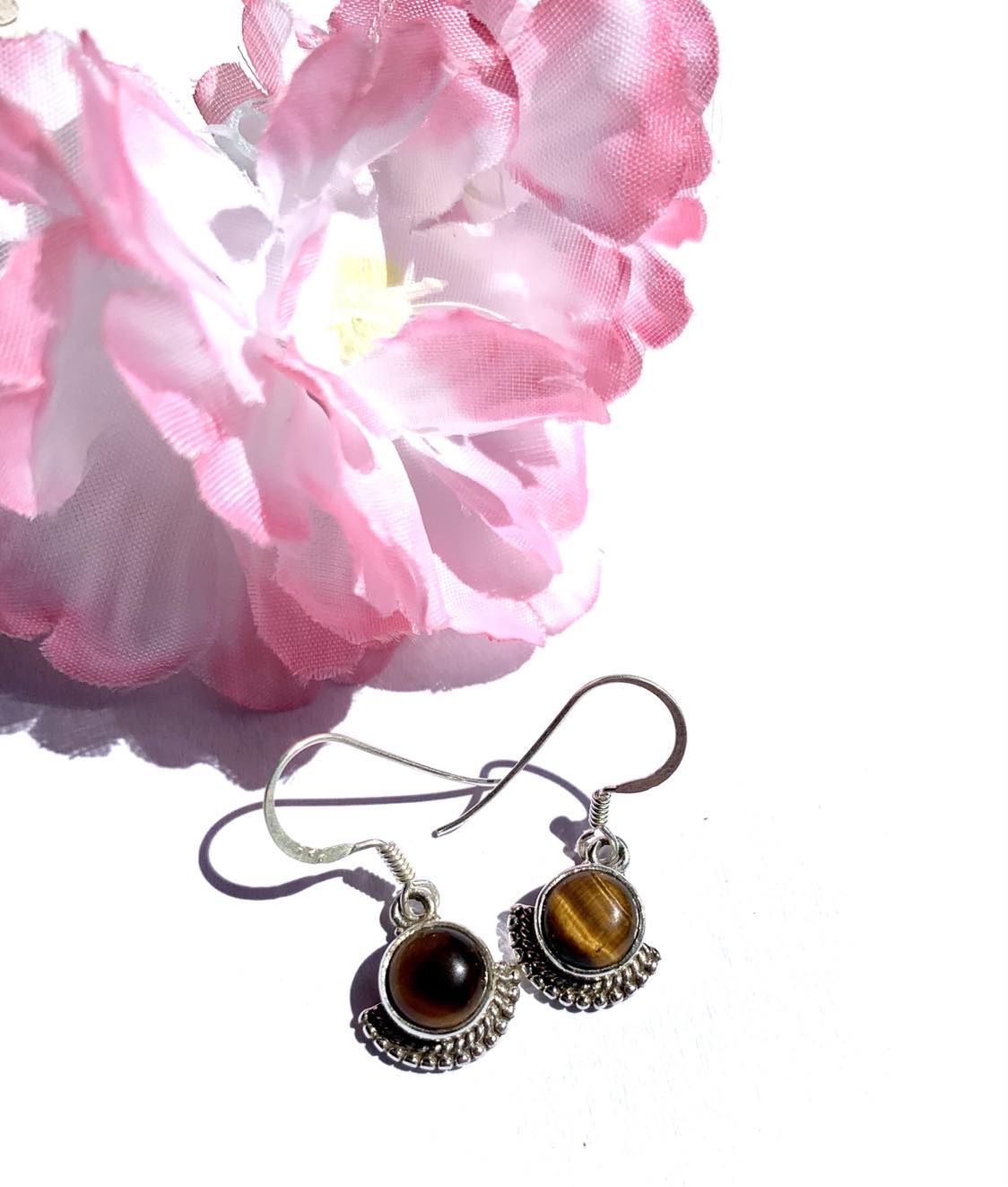 Dainty Silver Gemstone Earings Round