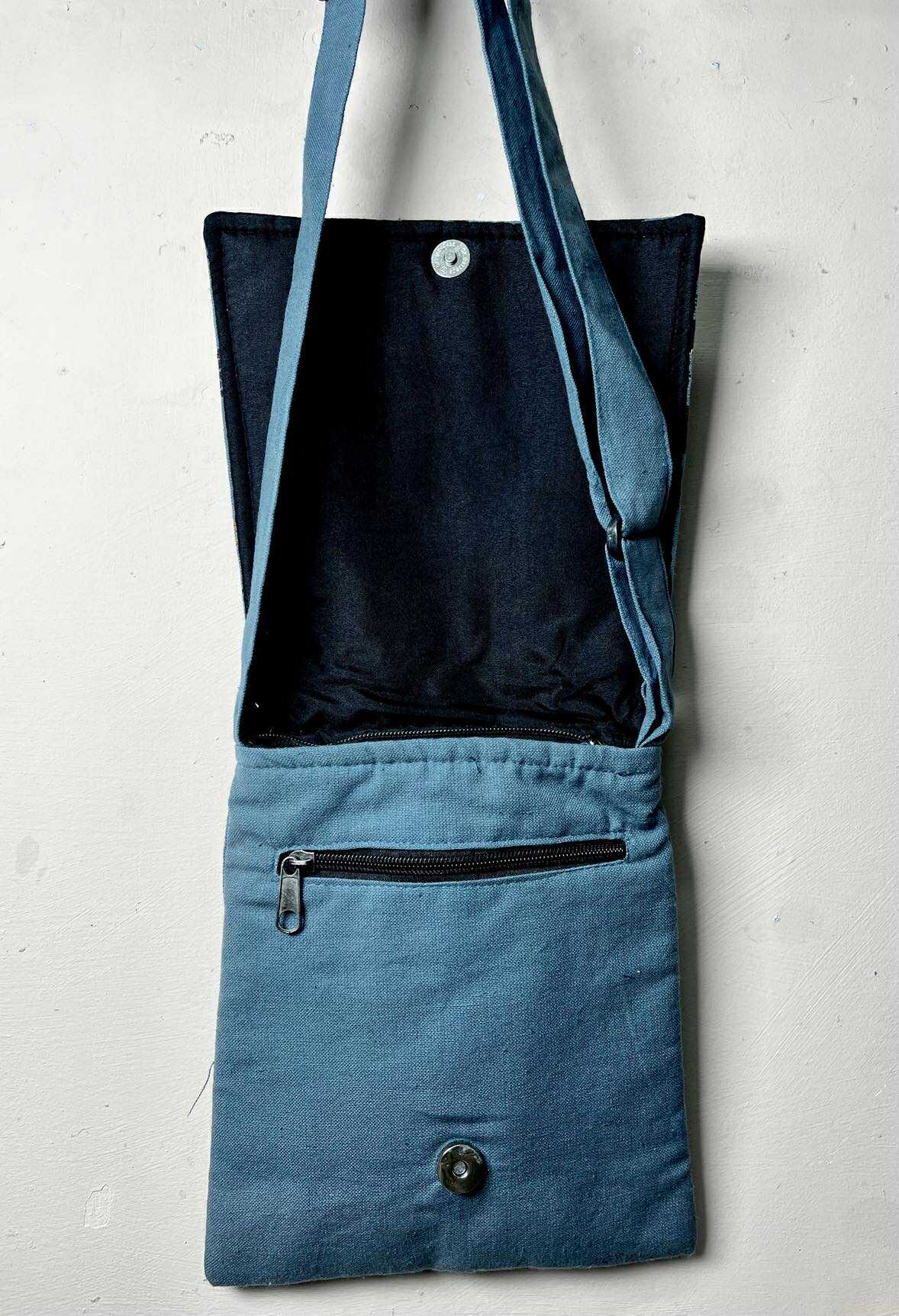 Roots & Stars Sling Bag