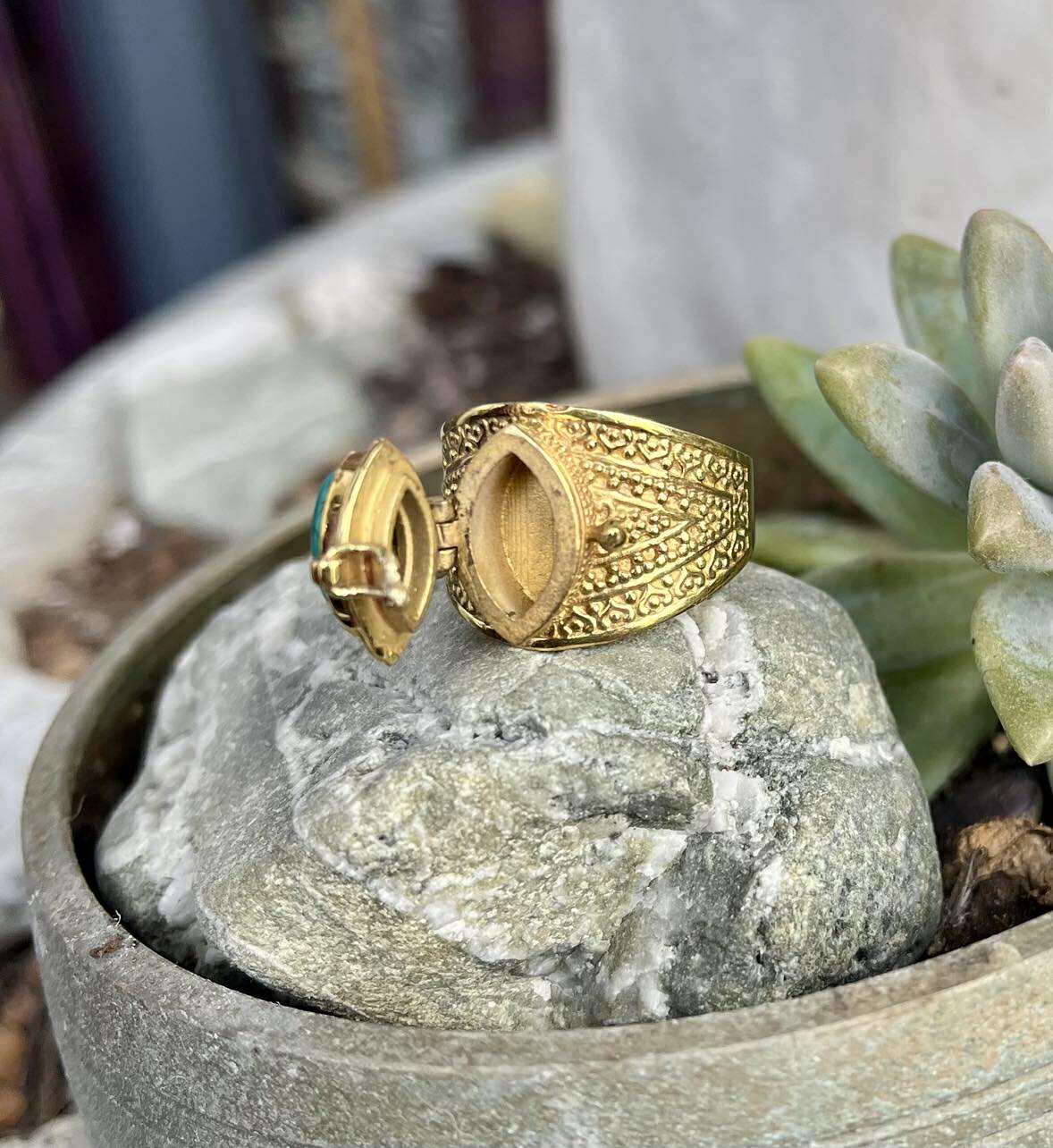 Poison Gemstone Rings Brass