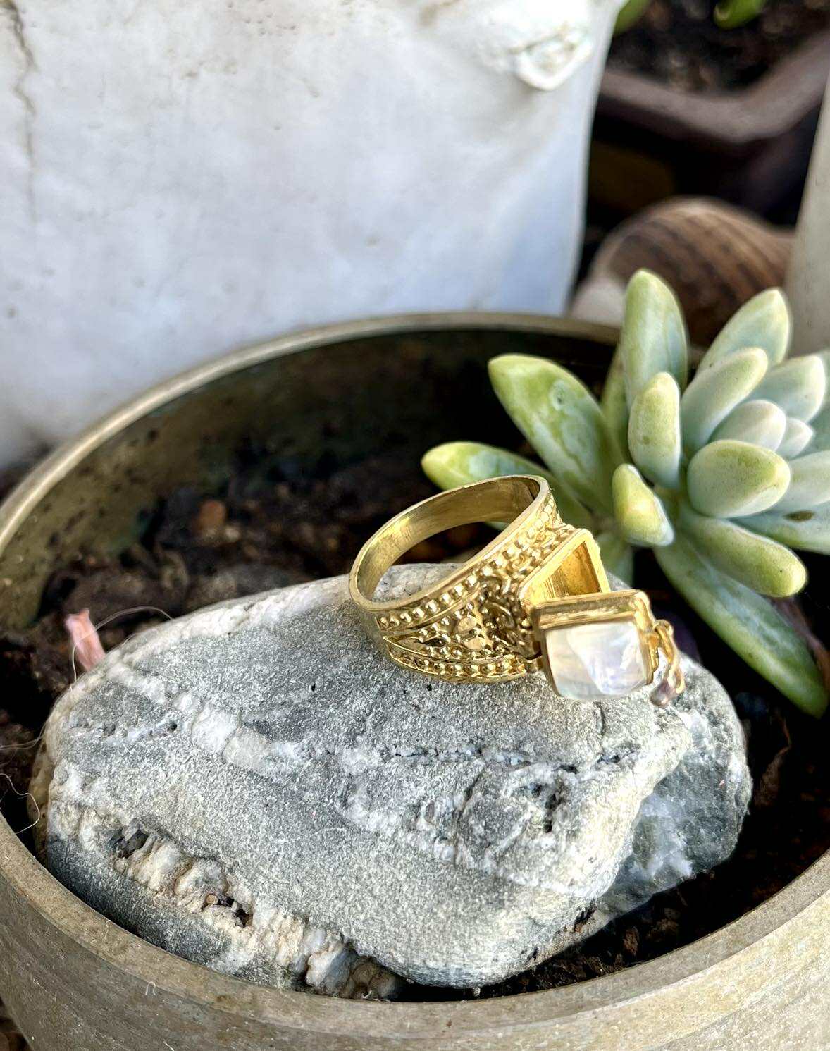 Poison Gemstone Rings Brass