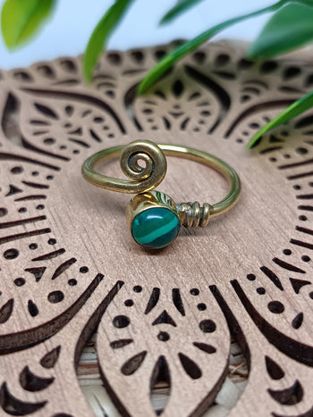 Simple Swirl Gemstone Ring