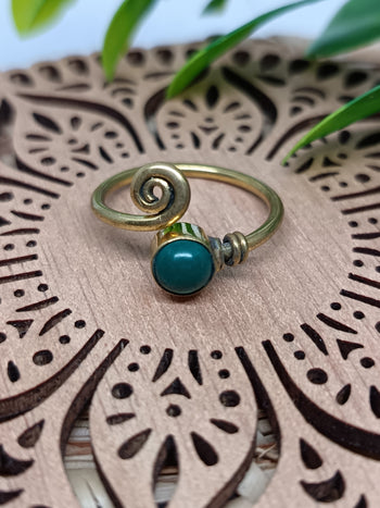 Simple Swirl Gemstone Ring