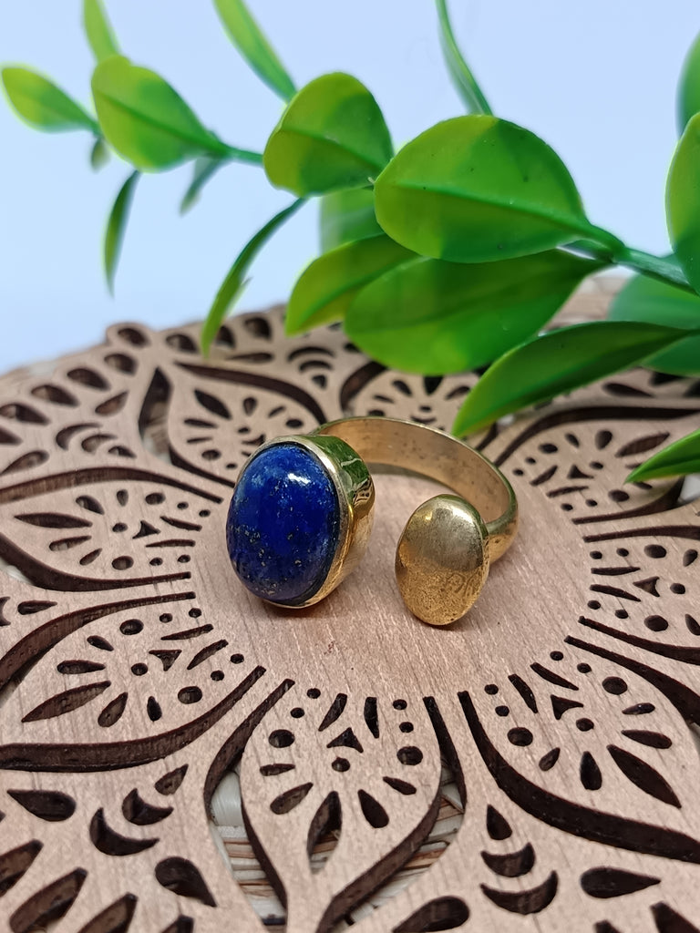 Horizon Gemstone Ring