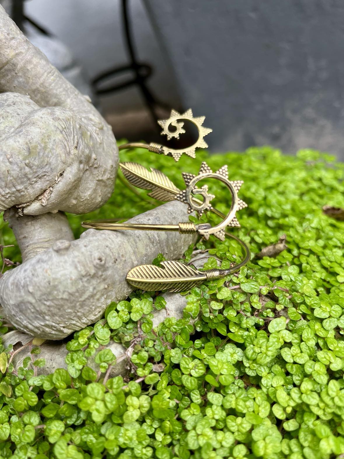 Brass Feather Swirl Bangle