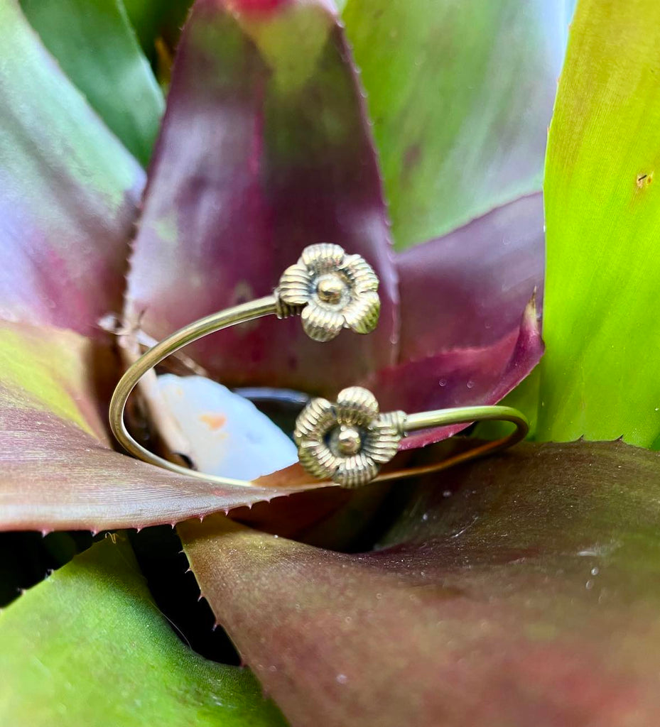 Flower Wire Bangle Brass