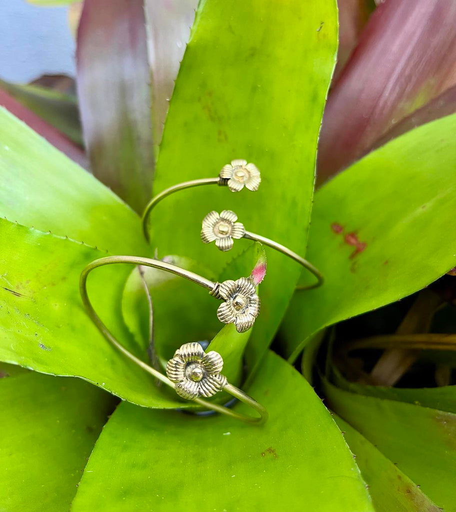 Flower Wire Bangle Brass