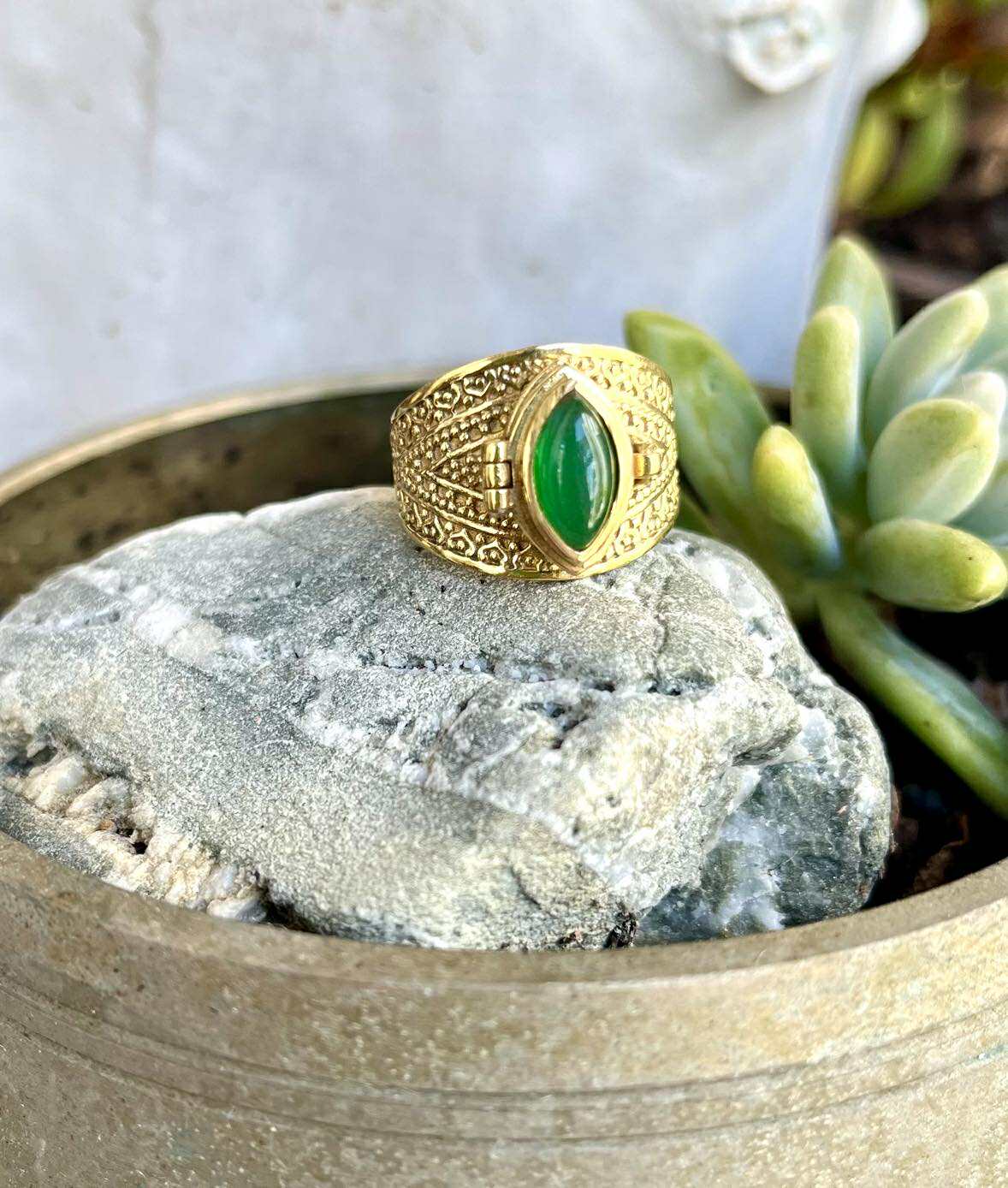 Poison Gemstone Rings Brass