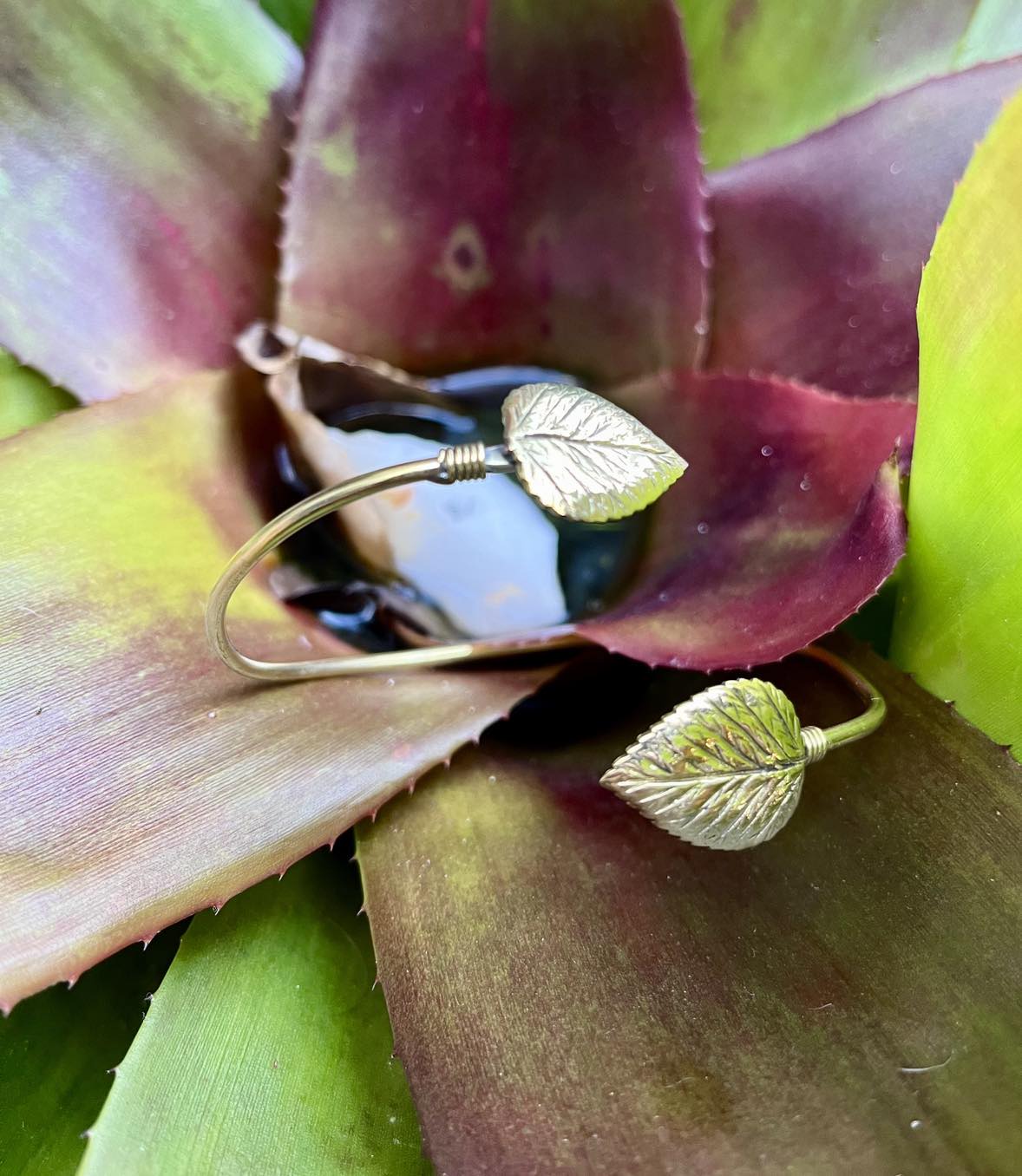 Leaf Wire Bangle Brass