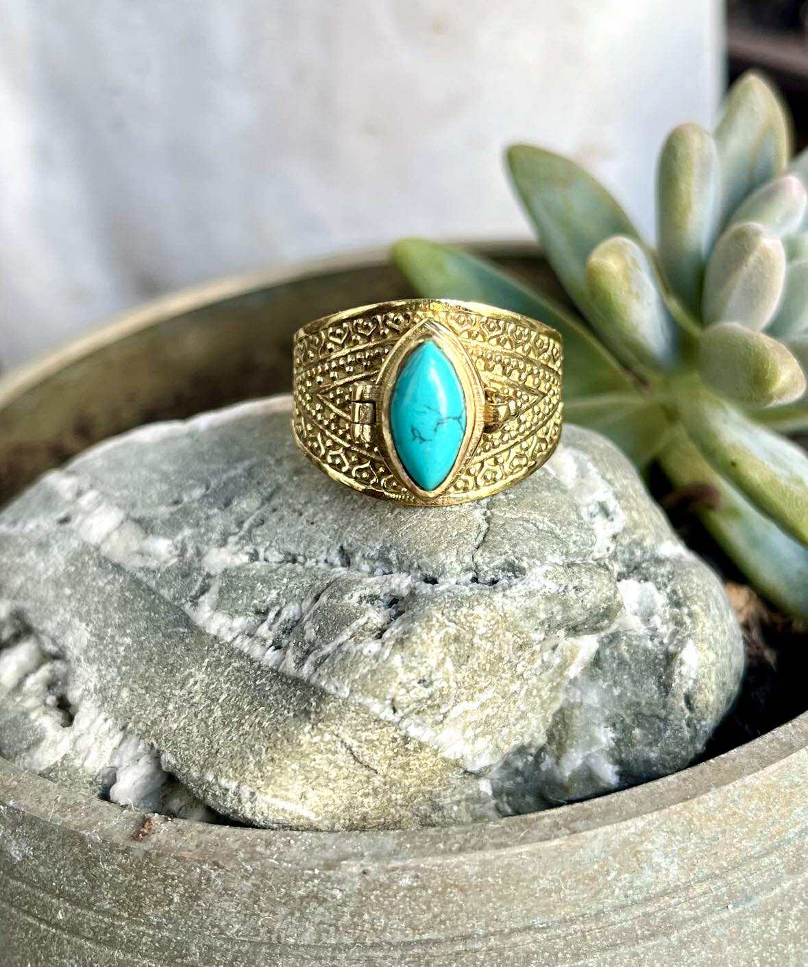 Poison Gemstone Rings Brass