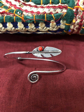 Indie Bangle Small Silver Feather