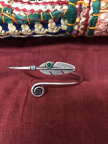 Indie Bangle Small Silver Feather